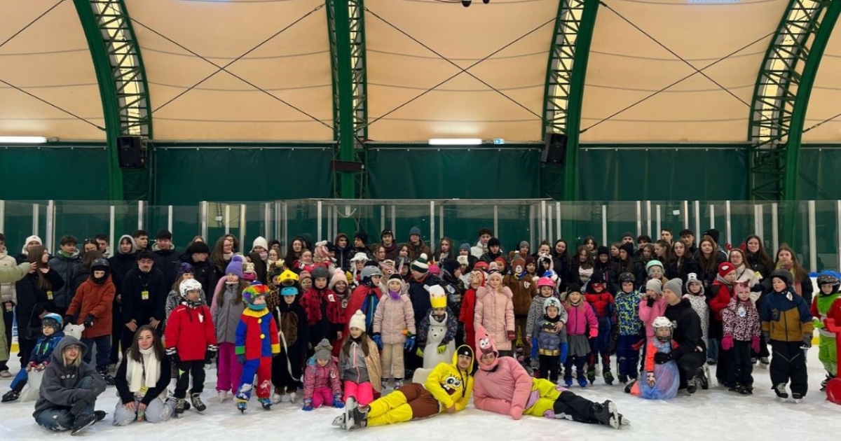 Álarcos korcsolyázás